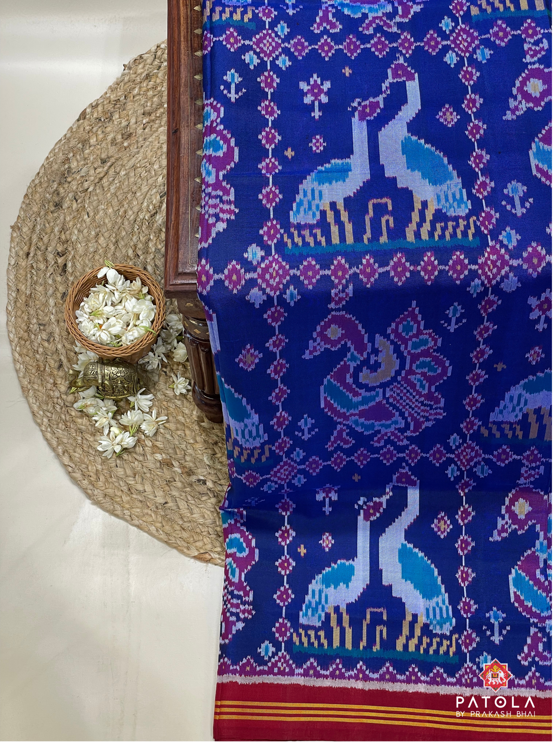 (Masterpiece) Swan & Peacock Figures Designer Semi Double Ikat Patola Saree